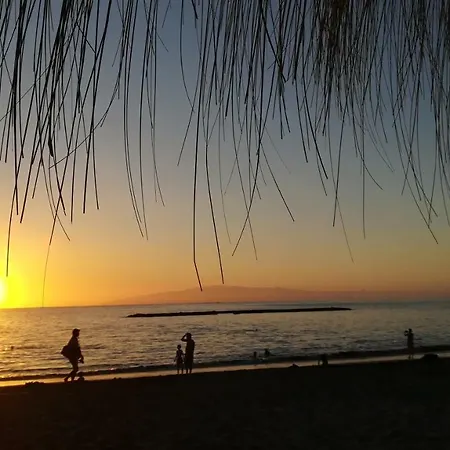 Colina Blanca Tenerife. * アデヘ